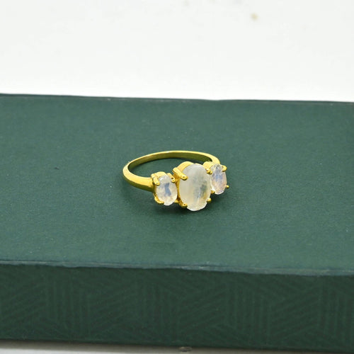 ANILLO OVALADO PIEDRA LUNA ARCOÍRIS
