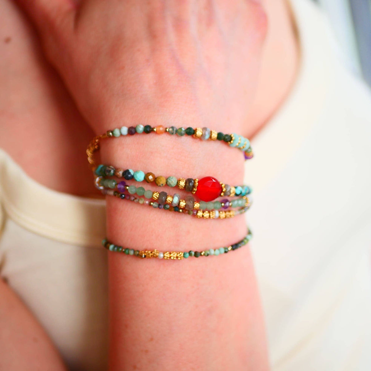 Pulsera Aabha · Turquesa, Cornalina y Labradorita
