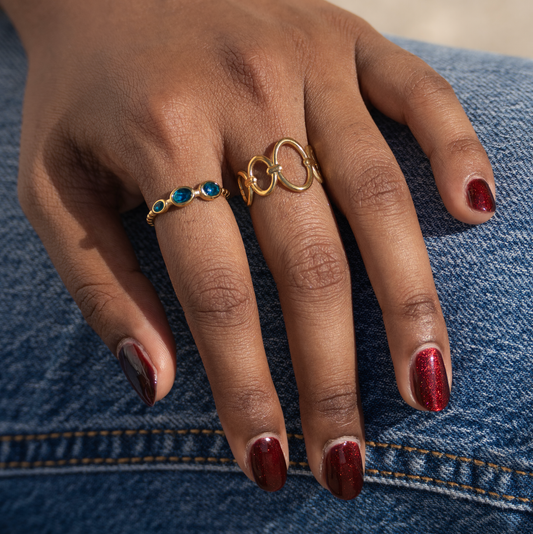 Anillo Ajustable Tres Circonitas Azules en Acero Inoxidable