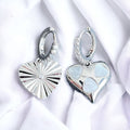 Pendientes de aro pequeños con forma de corazón nacarado