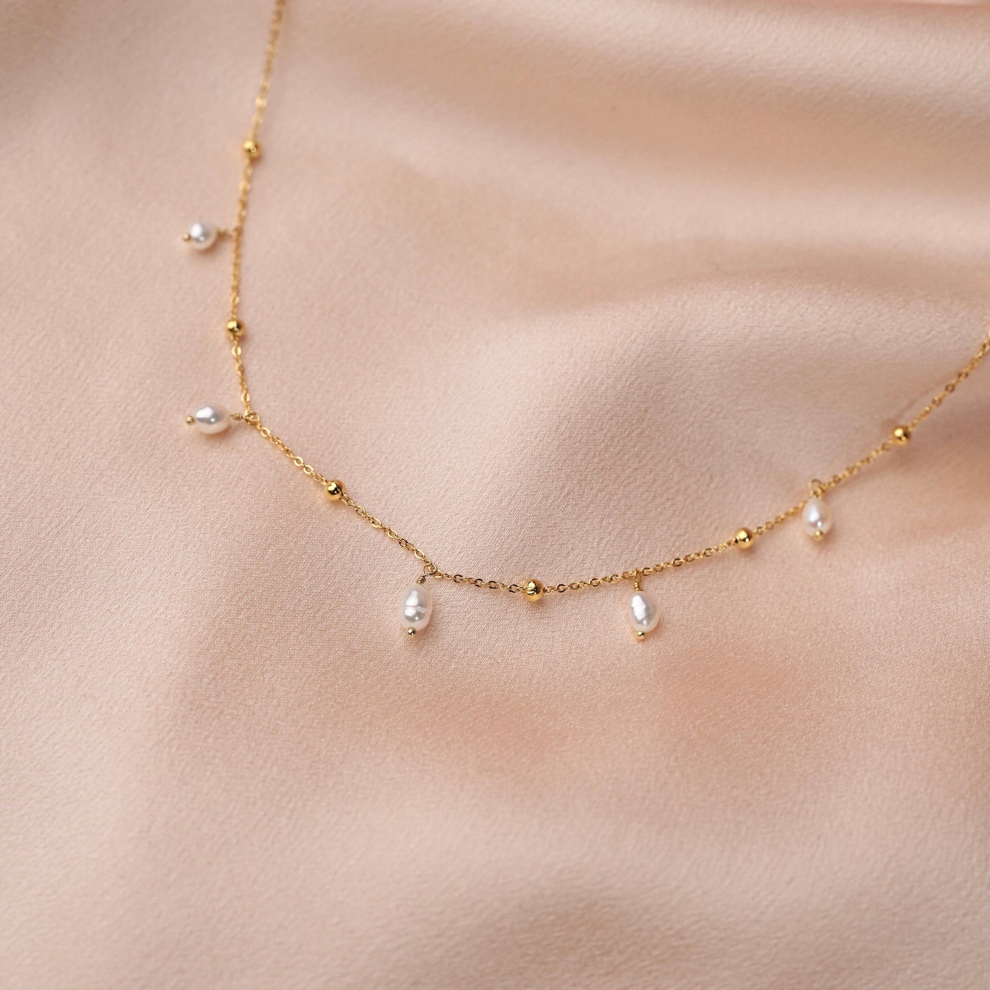 Collar de acero, cadena de bolas, perlas de agua dulce, nácar