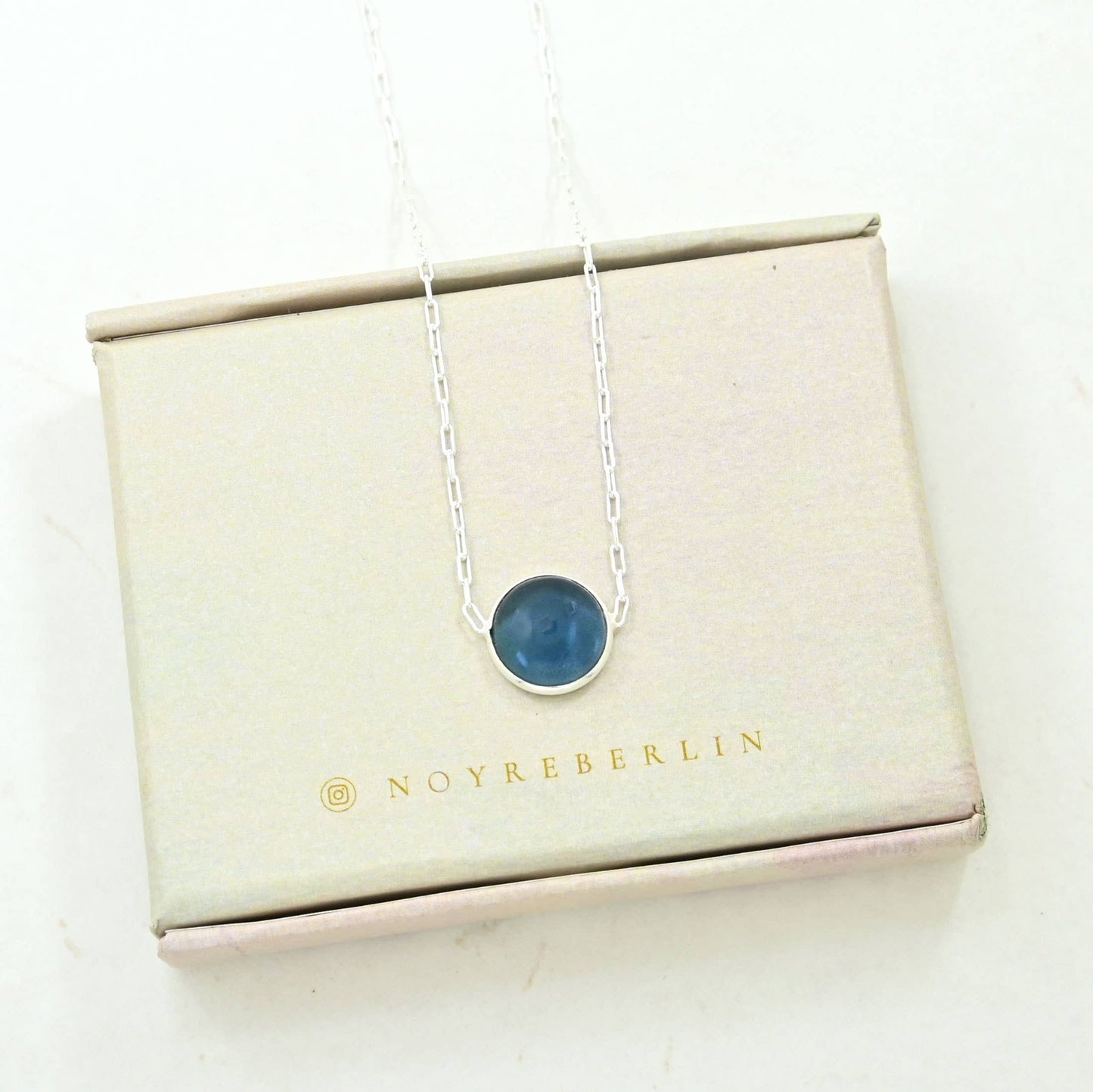 COLLAR DE PIEDRA PRECIOSA REDONDA IOLITA AZUL