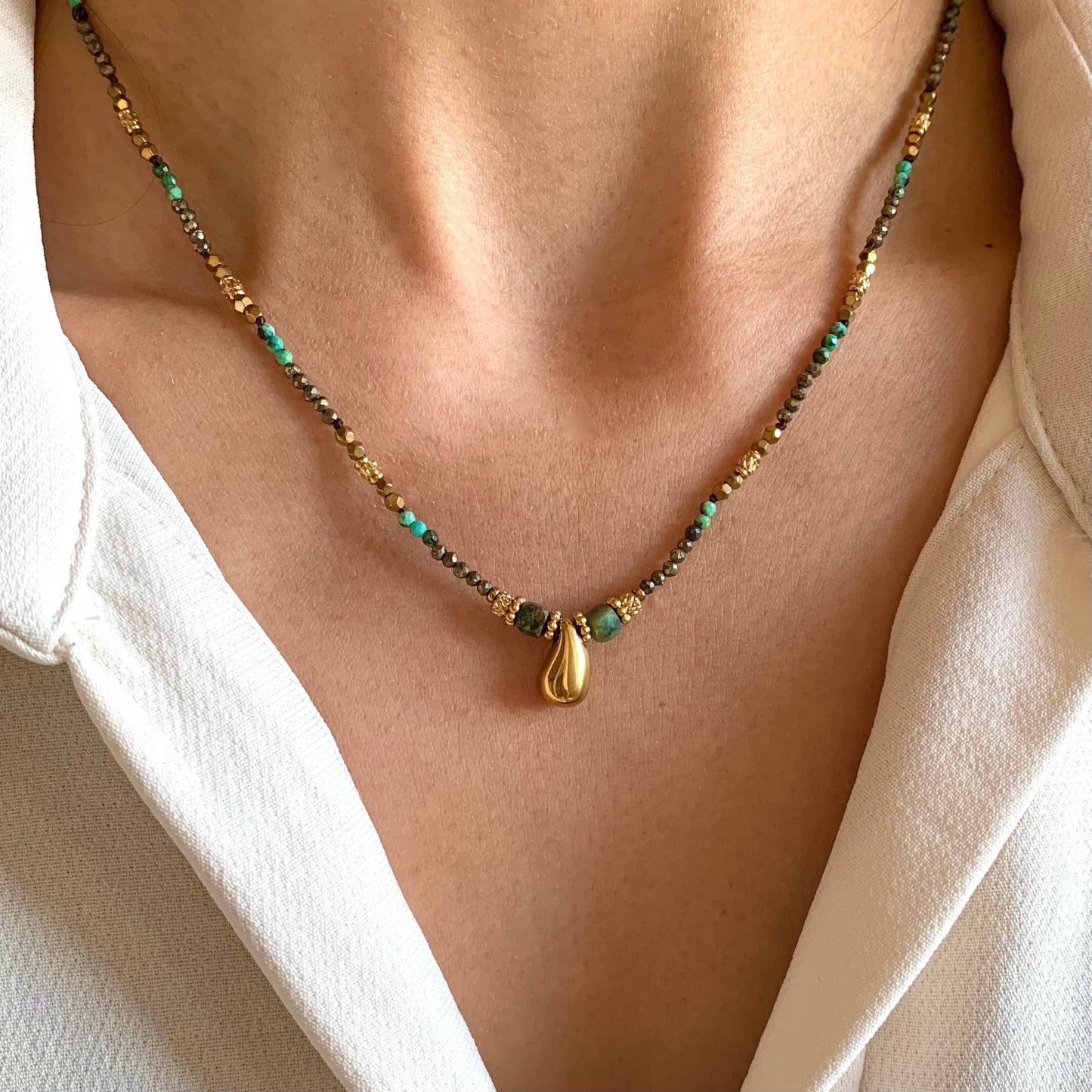 Collar de piedra natural colgante gota