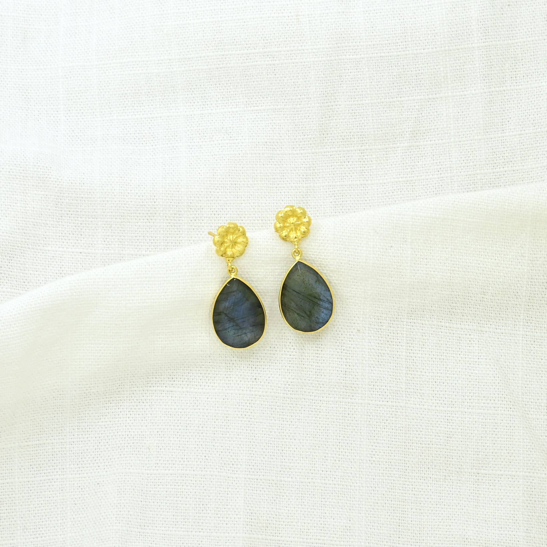 Pendiente con forma de girasol  plata 925, bañados en oro - Labradorita