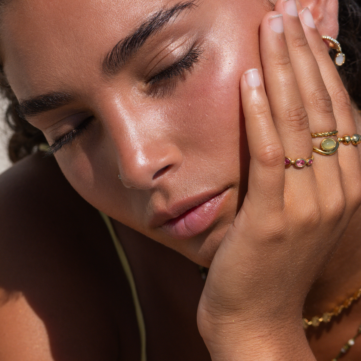 Anillo de mujer de acero inoxidable con piedras rosas