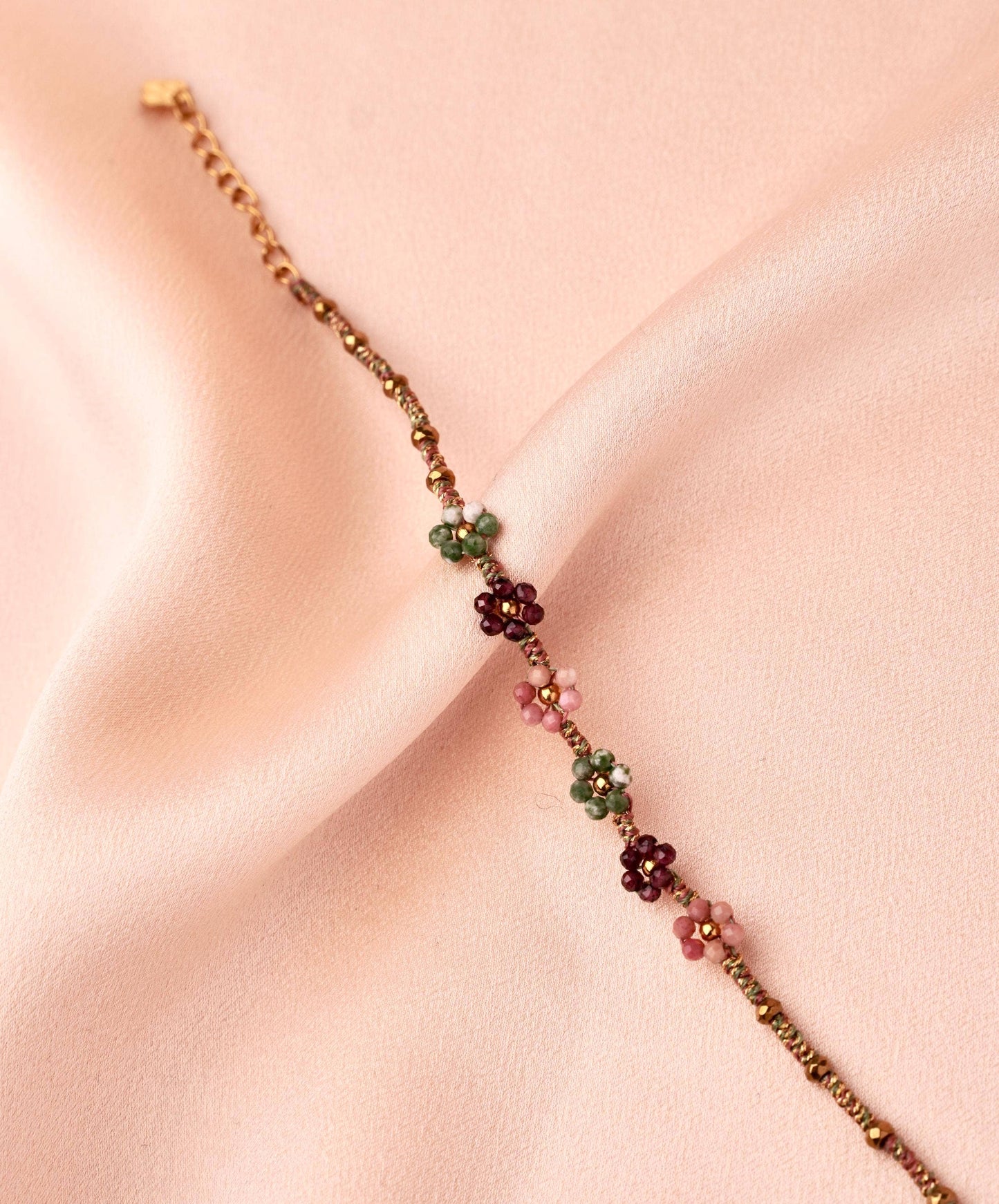 Pulsera de mujer con flores de piedra natural