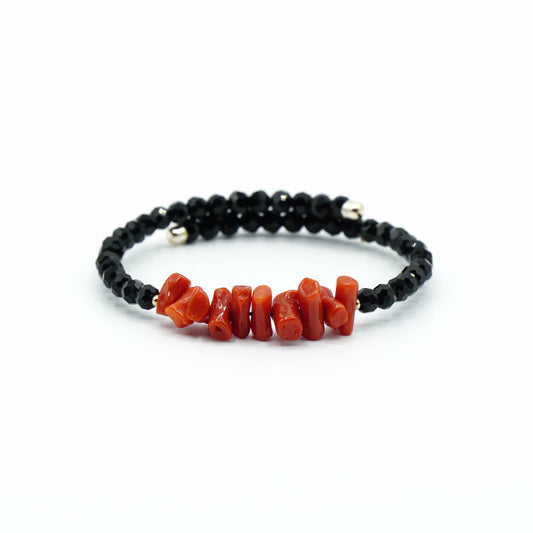 Pulsera de  Coral y Onix Negro. Plata. Hecho a mano.