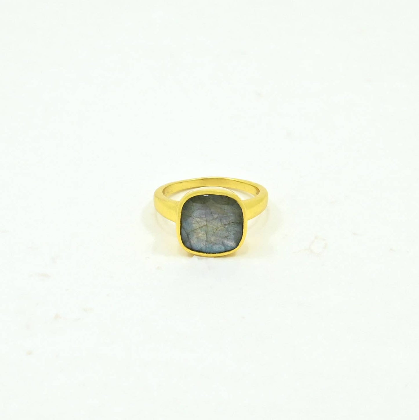 Anillo Lavinia de Plata baño en Oro - Labradorita